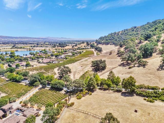 1322 Lions Peak Lane, San Martin CA: https://media.crmls.org/mediaz/0e3ee096-1395-46bc-8b51-6429995838b9.jpg