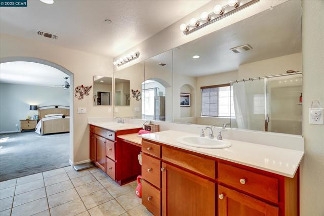 4007 Oak Knoll St, Antioch CA: https://media.crmls.org/mediaz/0e3f098c-e98f-495b-92ff-5f584860dbcc.jpg