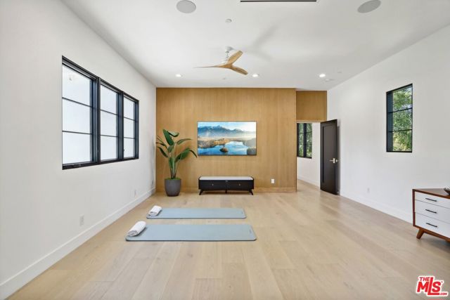 4261 Temma Court, Calabasas CA: https://media.crmls.org/mediaz/0e3f9131-c5a7-4515-8087-fe85edbd0986.jpg