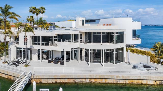 1 The Point, Coronado CA: https://media.crmls.org/mediaz/0e3fe044-68b0-45d1-ba5f-7fa1388e6648.jpg