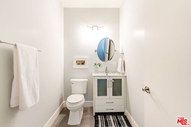 4925 Wilshire Boulevard, Los Angeles CA: https://media.crmls.org/mediaz/0e3ff51b-d908-4848-b787-ca20b2493ef6.jpg