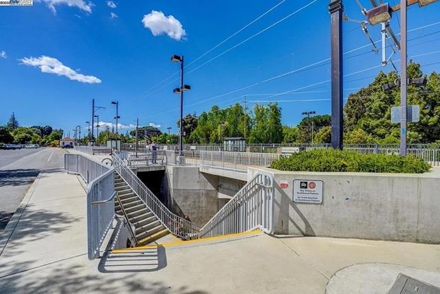 2561 Park Boulevard, Palo Alto CA: https://media.crmls.org/mediaz/0e4055b5-9078-4187-8524-e5b4984a6ee9.jpg