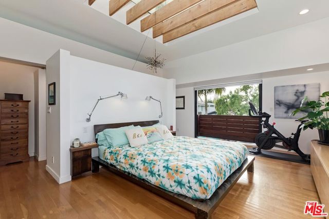 832 Superba Avenue, Venice CA: https://media.crmls.org/mediaz/0e408a72-fddc-436b-b798-02758ea26850.jpg
