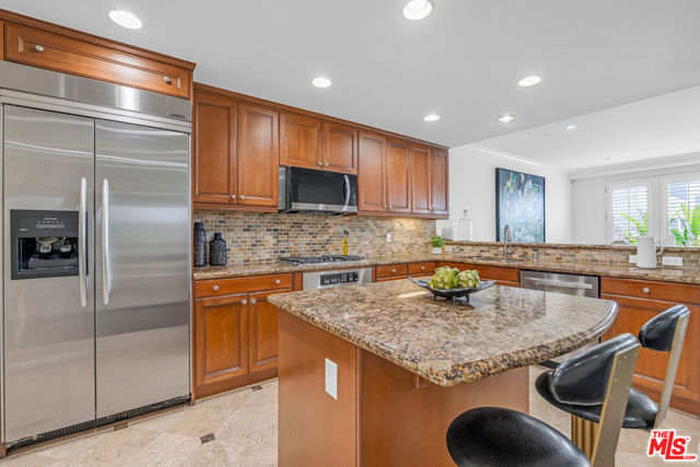 143 N Arnaz Drive, Beverly Hills CA: https://media.crmls.org/mediaz/0e40baa9-125a-4865-a0de-e4dbf6d58909.jpg