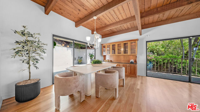 966 Bluegrass Lane, Los Angeles CA: https://media.crmls.org/mediaz/0e40cb76-8072-40c1-8e21-df5afe92f34e.jpg