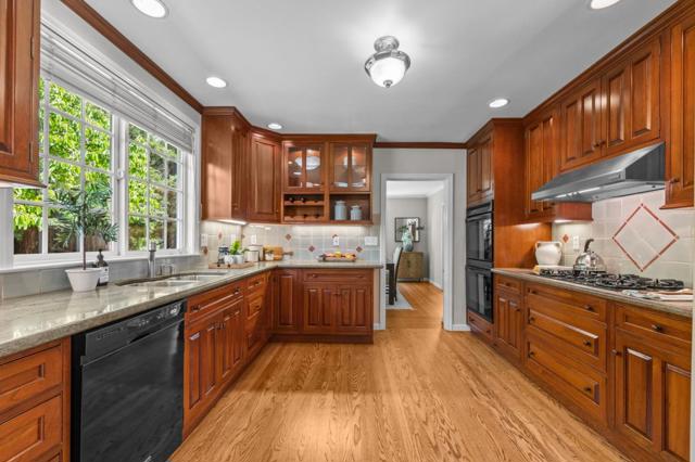 4040 Valente Court, Lafayette CA: https://media.crmls.org/mediaz/0e40dc83-8145-47e0-804e-dd39b2c3b7ee.jpg