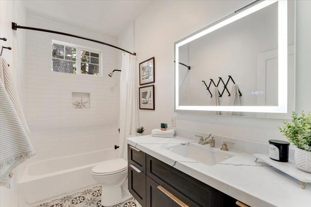 513 Hill Street, Capitola CA: https://media.crmls.org/mediaz/0e40f6b9-1ac1-4e32-909a-ed6ca1971c70.jpg