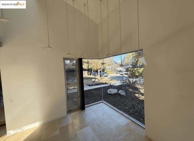 4000 Manzana Lane, Palo Alto CA: https://media.crmls.org/mediaz/0e41048d-2489-4c19-b910-49b0e10208d2.jpg