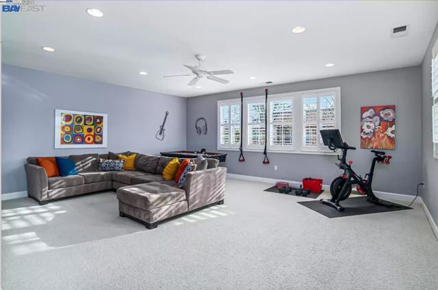 5633 Selena Ct, Pleasanton CA: https://media.crmls.org/mediaz/0e416dd6-acbe-4a1b-b757-b0b6886ca407.jpg