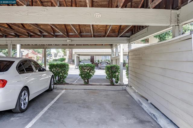 160 Eastridge Dr, San Ramon CA: https://media.crmls.org/mediaz/0e422149-d5b0-4963-be4d-3fb3c7cc9d49.jpg
