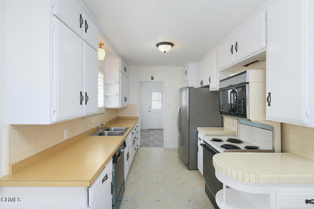 Detail Gallery Image 6 of 31 For 3411 S Cochran Ave, Los Angeles,  CA 90016 - 3 Beds | 2 Baths