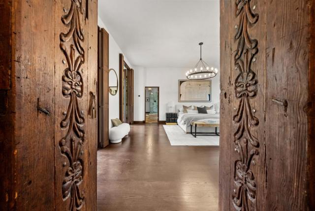 110 New Place Road, Hillsborough CA: https://media.crmls.org/mediaz/0e429933-fad0-4cb3-9d14-43092ae32d28.jpg
