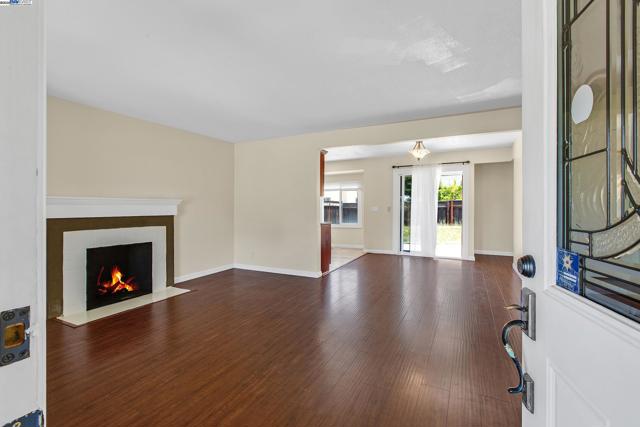 22013 Queen St, Castro Valley CA: https://media.crmls.org/mediaz/0e42df53-bfe9-4639-be04-705201d9ccdc.jpg
