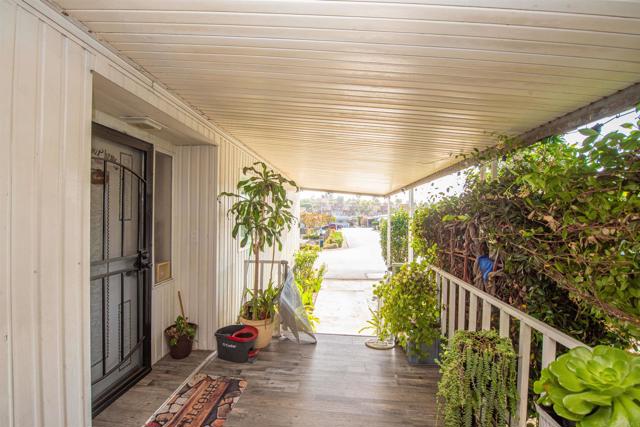 1010 Bobier Dr E, Vista CA: https://media.crmls.org/mediaz/0e43e9a8-6ec7-45b9-9011-81af11953993.jpg