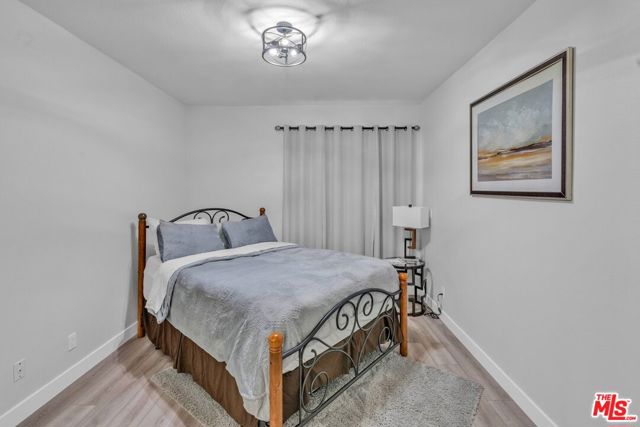 433 E Tamarack Avenue, Inglewood CA: https://media.crmls.org/mediaz/0e443d1e-bc5b-447a-8b66-d4636cfa12f0.jpg