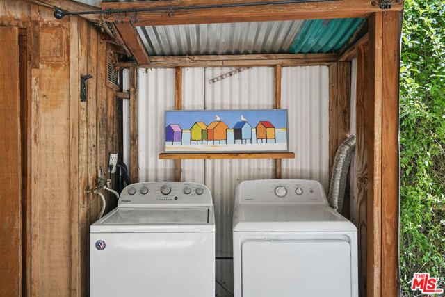 1527 Bainum Drive, Topanga CA: https://media.crmls.org/mediaz/0e44449f-e0b4-49a3-b0b2-b8c4793af7f8.jpg