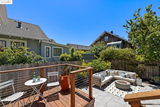 2842 Ashby Ave, Berkeley CA: https://media.crmls.org/mediaz/0e459837-42ca-47be-b56d-3db6c4c97c92.jpg