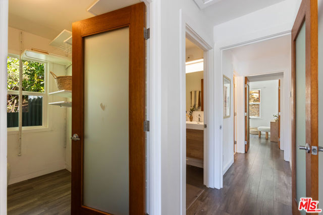 450 Rustic Drive, Los Angeles CA: https://media.crmls.org/mediaz/0e45bfdc-b74b-4418-b161-22d533313843.jpg
