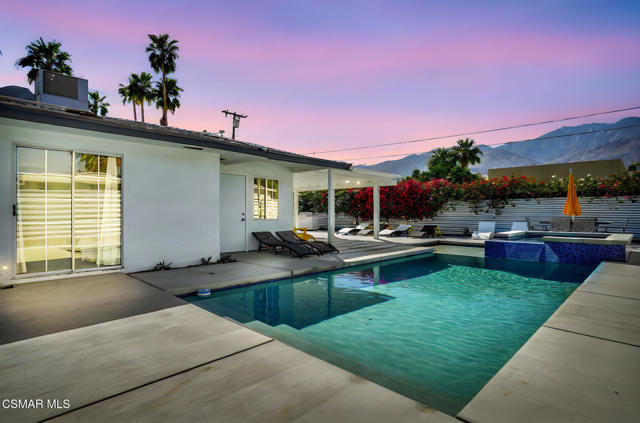 677 S Highland Drive, Palm Springs CA: https://media.crmls.org/mediaz/0e460f42-87d1-451d-a522-a1fb38512826.jpg