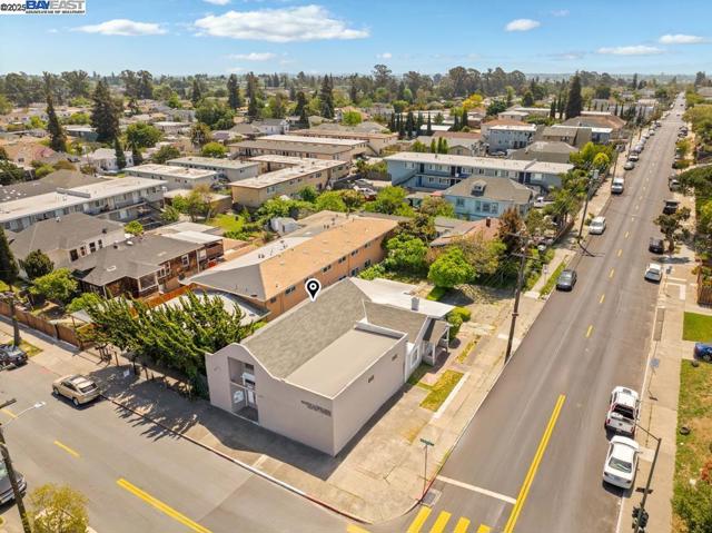 3003 School St, Oakland CA: https://media.crmls.org/mediaz/0e464e93-6981-4fa0-b5f9-2b69d62d33b6.jpg