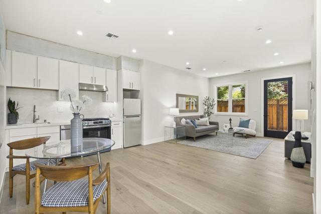 1303 American Way, Menlo Park CA: https://media.crmls.org/mediaz/0e465c08-bec0-4f0e-bfcf-69b0d95b20d0.jpg