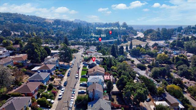 9401 Castlewood Street, Oakland CA: https://media.crmls.org/mediaz/0e473190-9344-42d0-b212-57ffa6db338e.jpg