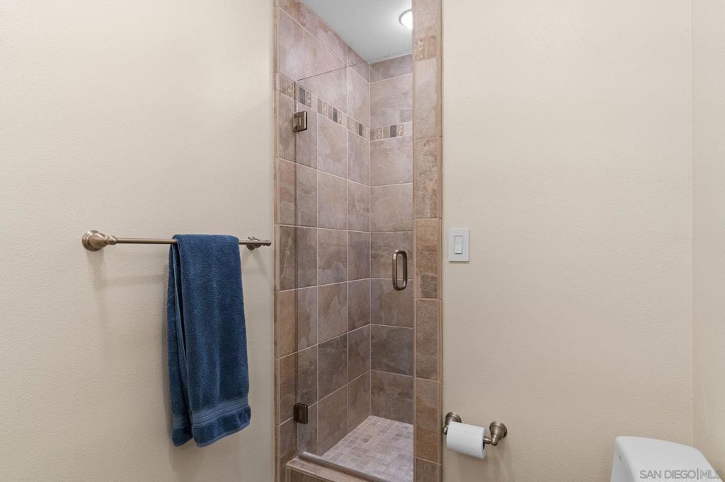 https://media.crmls.org/mediaz/0e473cdc-e8b7-4ddc-b9c8-e0ed03b48bb0.jpg?preset=X-Large