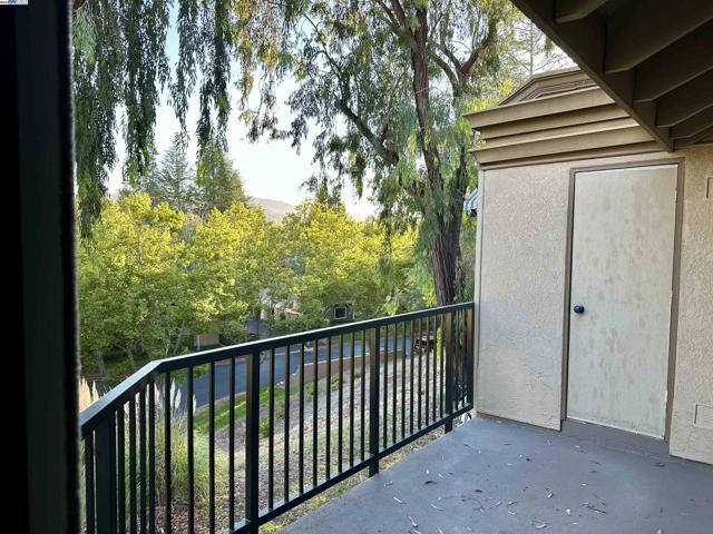 2000 Canyon Woods Dr, San Ramon CA: https://media.crmls.org/mediaz/0e475a70-fbca-4939-aacf-1d29646afc59.jpg