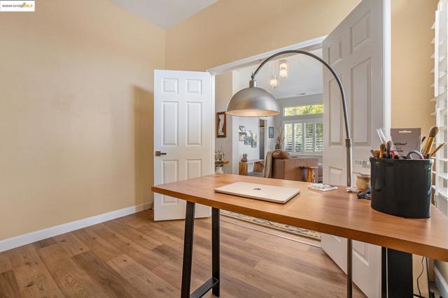 139 Pippin Dr, Brentwood CA: https://media.crmls.org/mediaz/0e476e0c-b312-4343-8430-b3519bd99b08.jpg