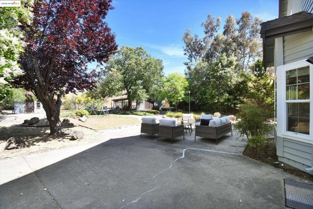 2944 Von Doolen Court, Pinole CA: https://media.crmls.org/mediaz/0e477caf-0a2b-4bd7-9f88-a9bba7583f15.jpg