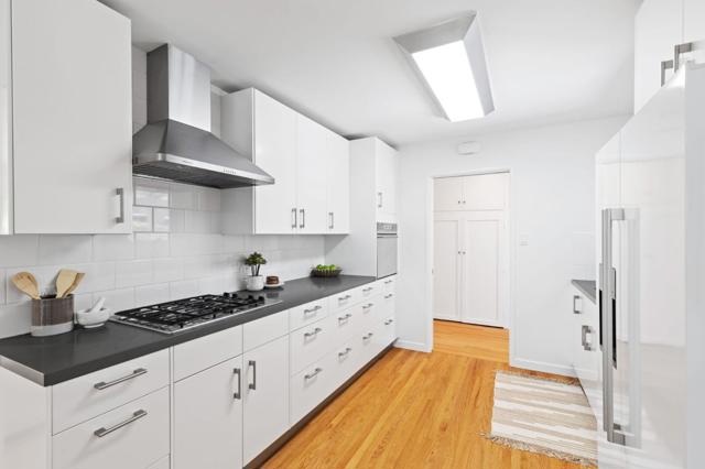 286 Hans Avenue, Mountain View CA: https://media.crmls.org/mediaz/0e478518-4cb3-4da9-a68a-1a3d924d866f.jpg