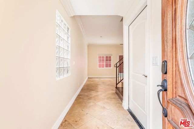 13743 Cordary Avenue, Hawthorne CA: https://media.crmls.org/mediaz/0e478ad8-6862-49a3-96d1-1376022954da.jpg