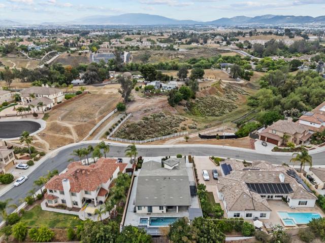 40359 Heirloom Court, Murrieta CA: https://media.crmls.org/mediaz/0e48271a-be20-449d-a7d0-f76246a9a383.jpg