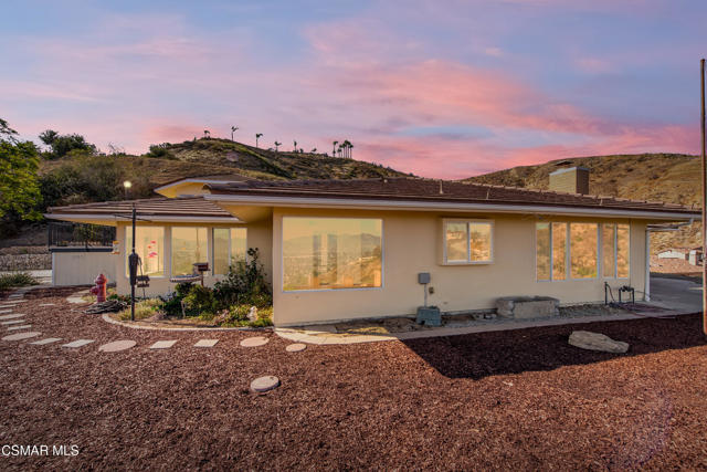 1140 San Clemente Way, Camarillo CA: https://media.crmls.org/mediaz/0e49504d-c22b-4f6a-8a29-a88105a81b9d.jpg