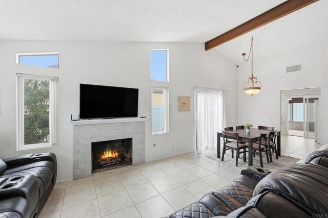 Detail Gallery Image 6 of 46 For 270 Chestnut Way, Oceanside,  CA 92057 - 3 Beds | 2 Baths