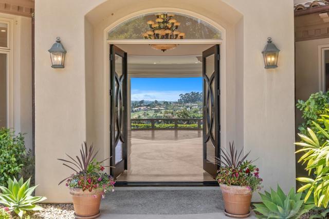 6906 Royal Birkdale Pl, Rancho Santa Fe CA: https://media.crmls.org/mediaz/0e4986c8-3782-4e24-8b87-9e88a213e902.jpg