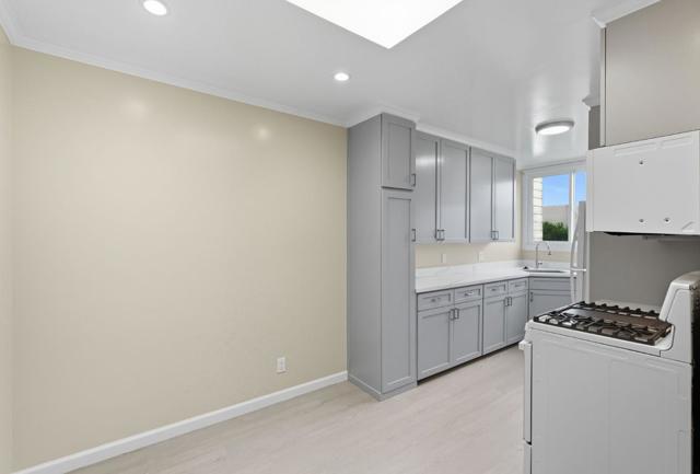 5924 Fulton Street, San Francisco CA: https://media.crmls.org/mediaz/0e49b2f9-af13-4307-8a53-9156a1ff2fd7.jpg