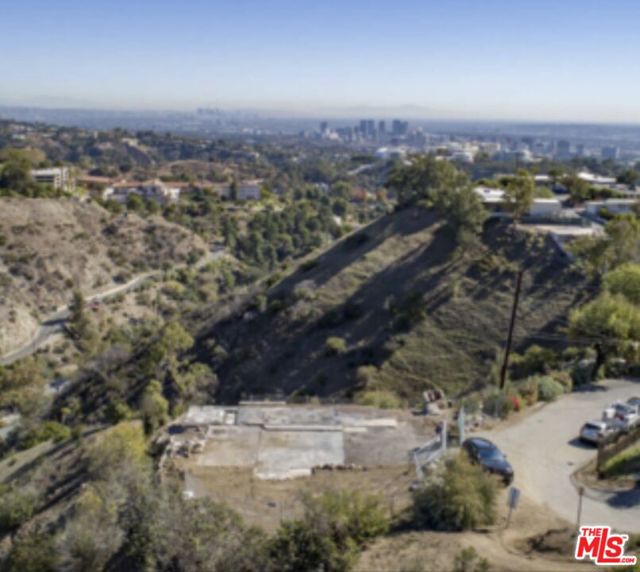 1510 N Tigertail Road, Los Angeles CA: https://media.crmls.org/mediaz/0e49da26-4fe9-4498-9874-ab7f9bdfd456.jpg