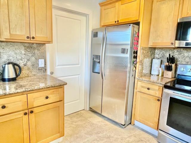 600 7th Avenue, San Mateo CA: https://media.crmls.org/mediaz/0e49fe95-b999-4d45-ab21-d79e7c55ae2c.jpg