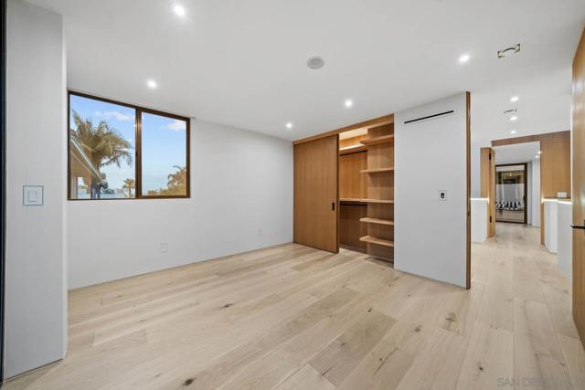 7372 76 Fay Ave, La Jolla CA: https://media.crmls.org/mediaz/0e4a2d71-62b8-4f6c-b6d2-5fb4e4710f51.jpg