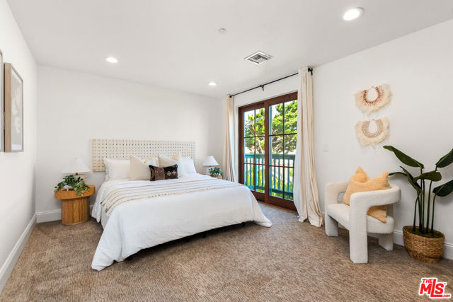 851 19th Street, Santa Monica CA: https://media.crmls.org/mediaz/0e4a7c42-494a-48ce-880a-d4608018013f.jpg