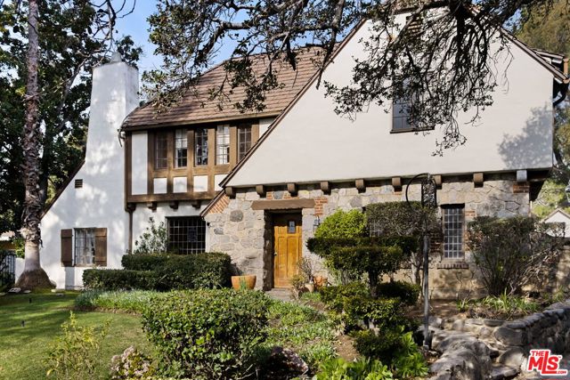 1551 Pasqualito Drive, San Marino CA: https://media.crmls.org/mediaz/0e4ab437-ec3b-43c7-996c-43e9a118bd3e.jpg