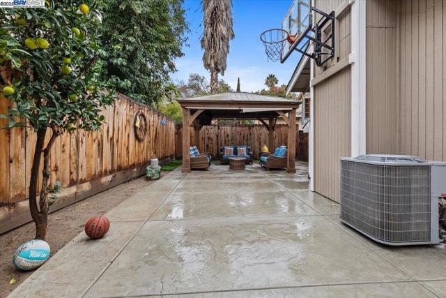 60 W South St, Tracy CA: https://media.crmls.org/mediaz/0e4ad3ac-0f17-442c-8d5e-ba91544d3396.jpg