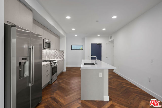 1250 N Fairfax Avenue, West Hollywood CA: https://media.crmls.org/mediaz/0e4b0a0e-9ba0-4307-93db-0a5a0cc7a3ea.jpg