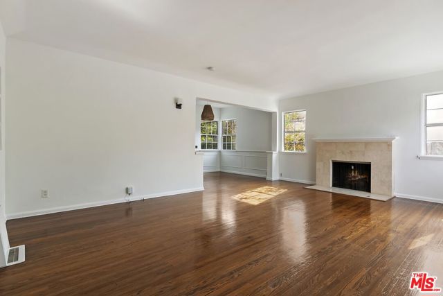 3032 Oakhurst Avenue, Los Angeles CA: https://media.crmls.org/mediaz/0e4c1cb9-386b-4c7f-be15-8e80e52fa368.jpg