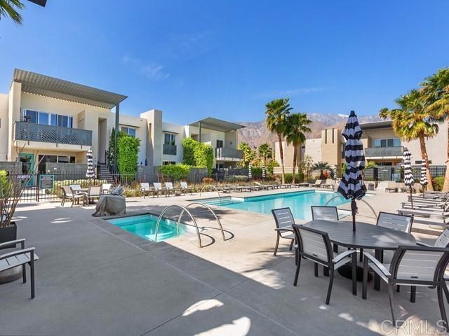 175 The Riv, Palm Springs CA: https://media.crmls.org/mediaz/0e4c1f9c-c01e-4428-9675-279ec851a5df.jpg