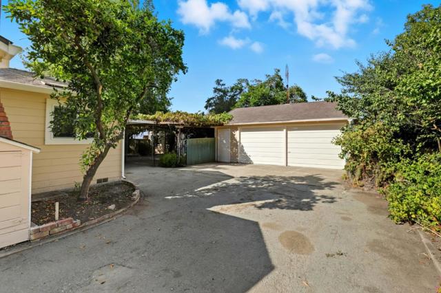 790 Shore Road, Hollister CA: https://media.crmls.org/mediaz/0e4c9a15-e8d3-4a6f-8873-b2b746167290.jpg