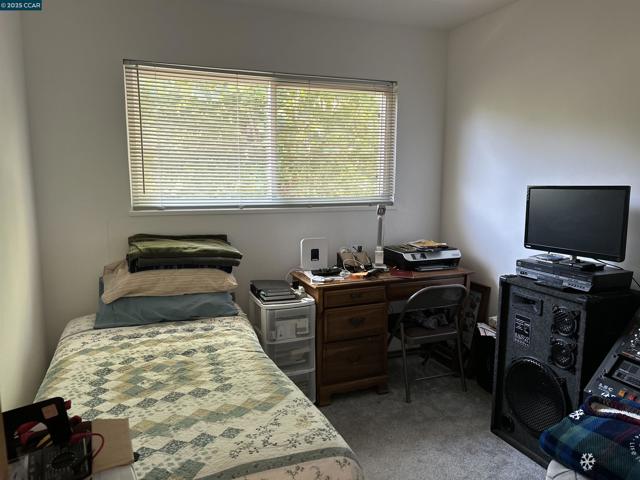 826 Veale, Martinez CA: https://media.crmls.org/mediaz/0e4d0118-3b48-4329-bae0-434c1cc809d9.jpg