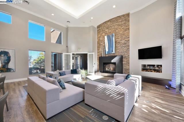 701 Gibson Dr, Roseville CA: https://media.crmls.org/mediaz/0e4d1344-ca8d-487a-8af9-bc6b33795239.jpg