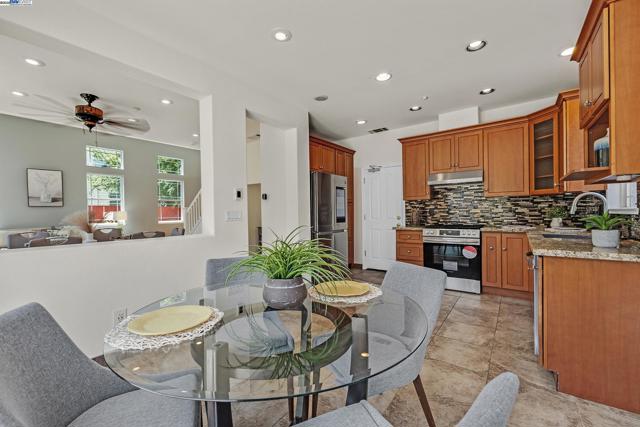 100 Arroyo Ct, Union City CA: https://media.crmls.org/mediaz/0e4d8ebd-9adb-4f02-9a67-19319884dba3.jpg